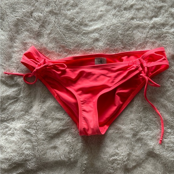 NWOT Bikini Bottom - Picture 1 of 1